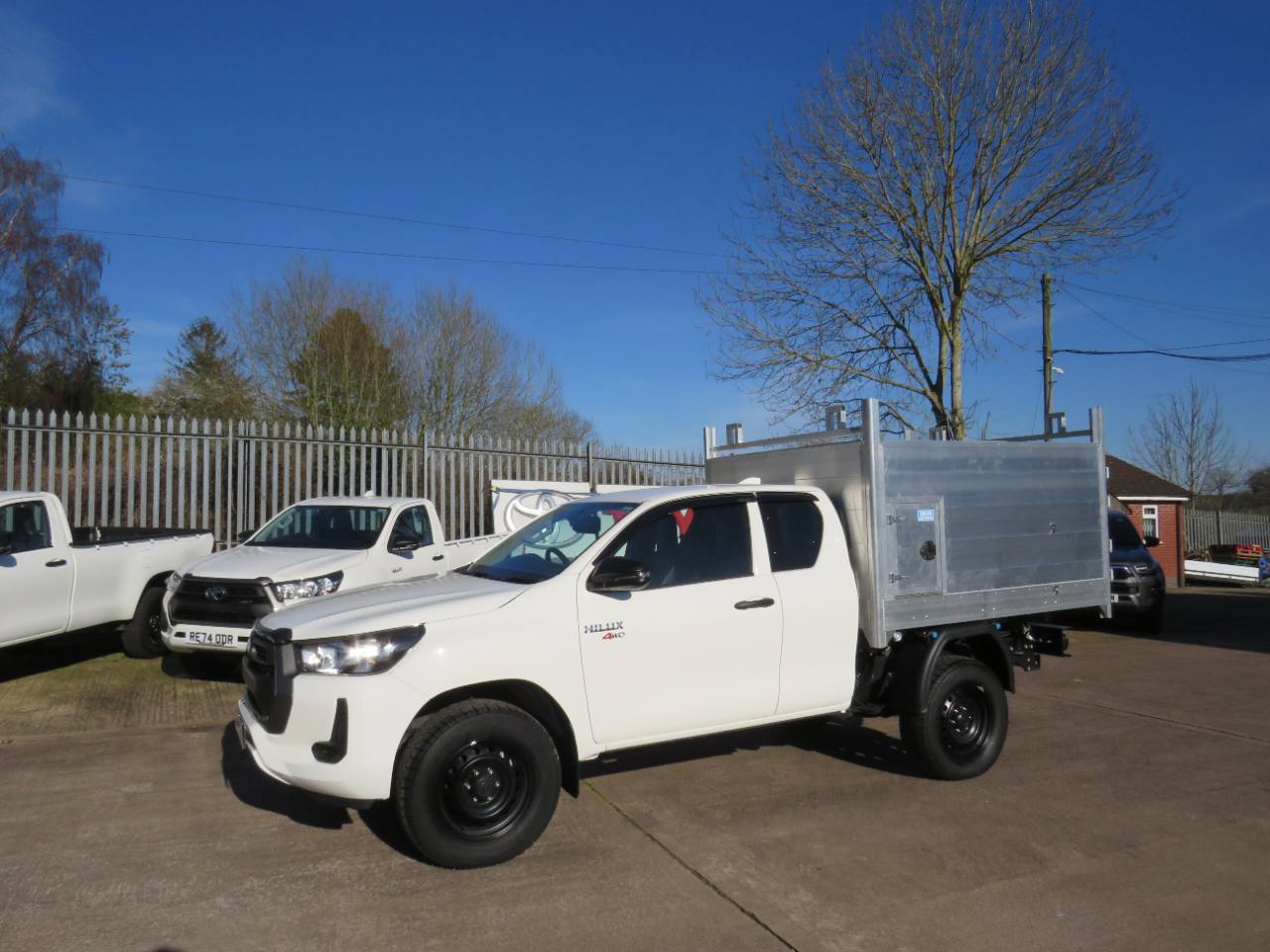2024 Toyota Hi Lux 2.4 Extra Cab Arborist Tipper Built in Tool Box photo 2