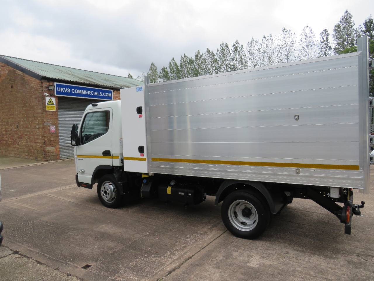2026 Fuso Canter Arborist Tipper photo 12