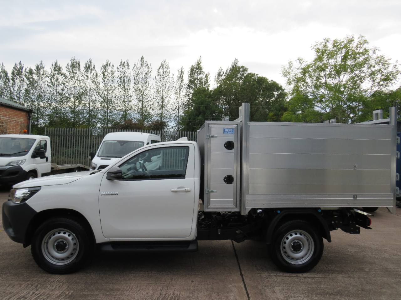 2024 Toyota Hi-Lux Single Cab 2.4 Arborist Tipper Fixed Tool Pod photo 18