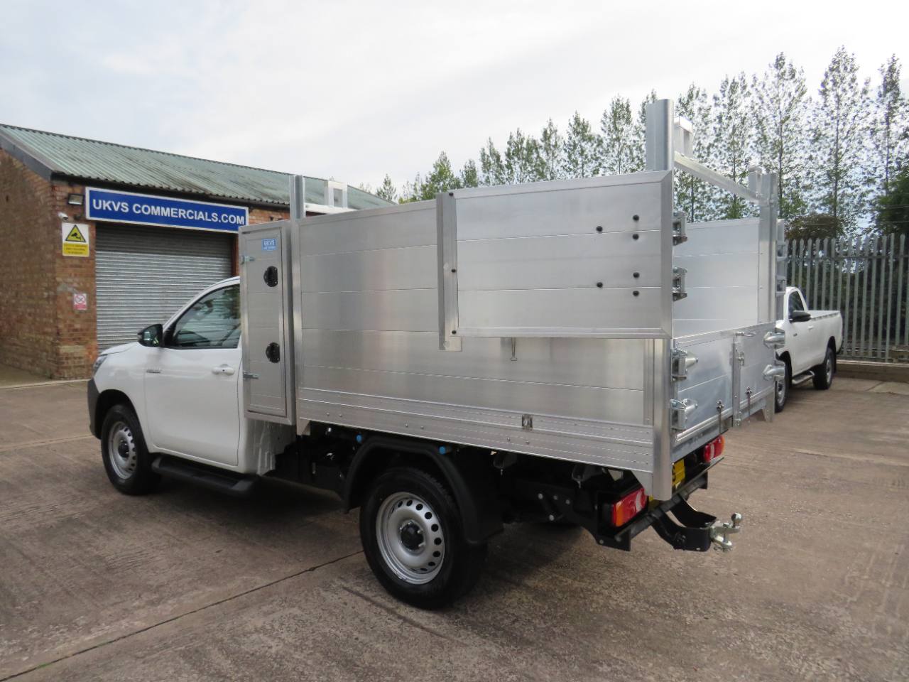 2024 Toyota Hi-Lux Single Cab 2.4 Arborist Tipper Fixed Tool Pod photo 7