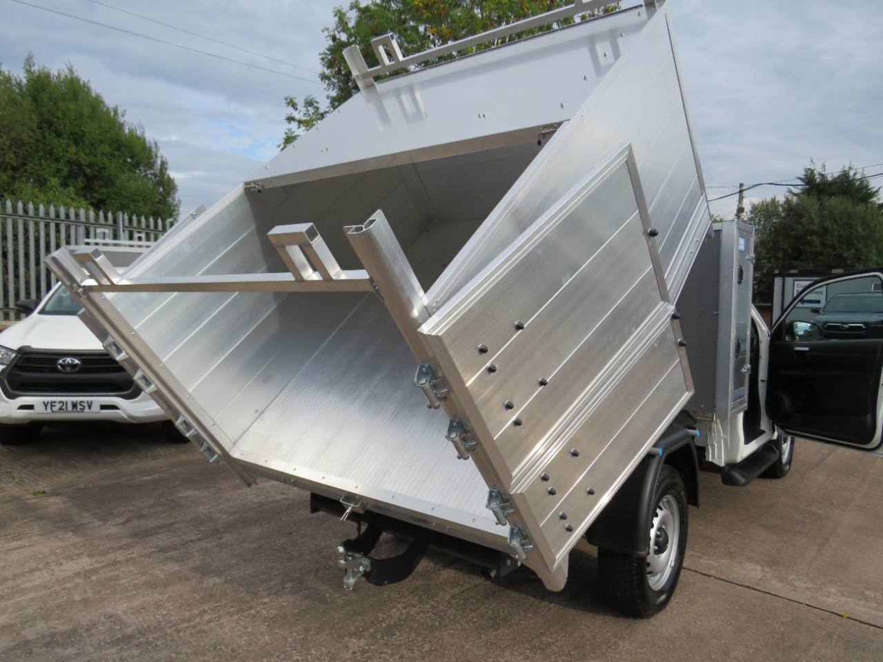 2024 Toyota Hi-Lux Single Cab 2.4 Arborist Tipper Fixed Tool Pod photo 15
