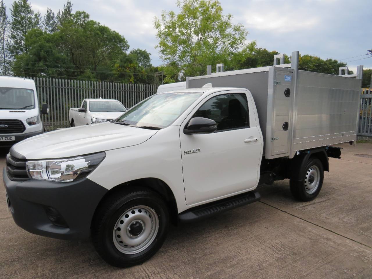 2024 Toyota Hi-Lux Single Cab 2.4 Arborist Tipper Fixed Tool Pod photo 2