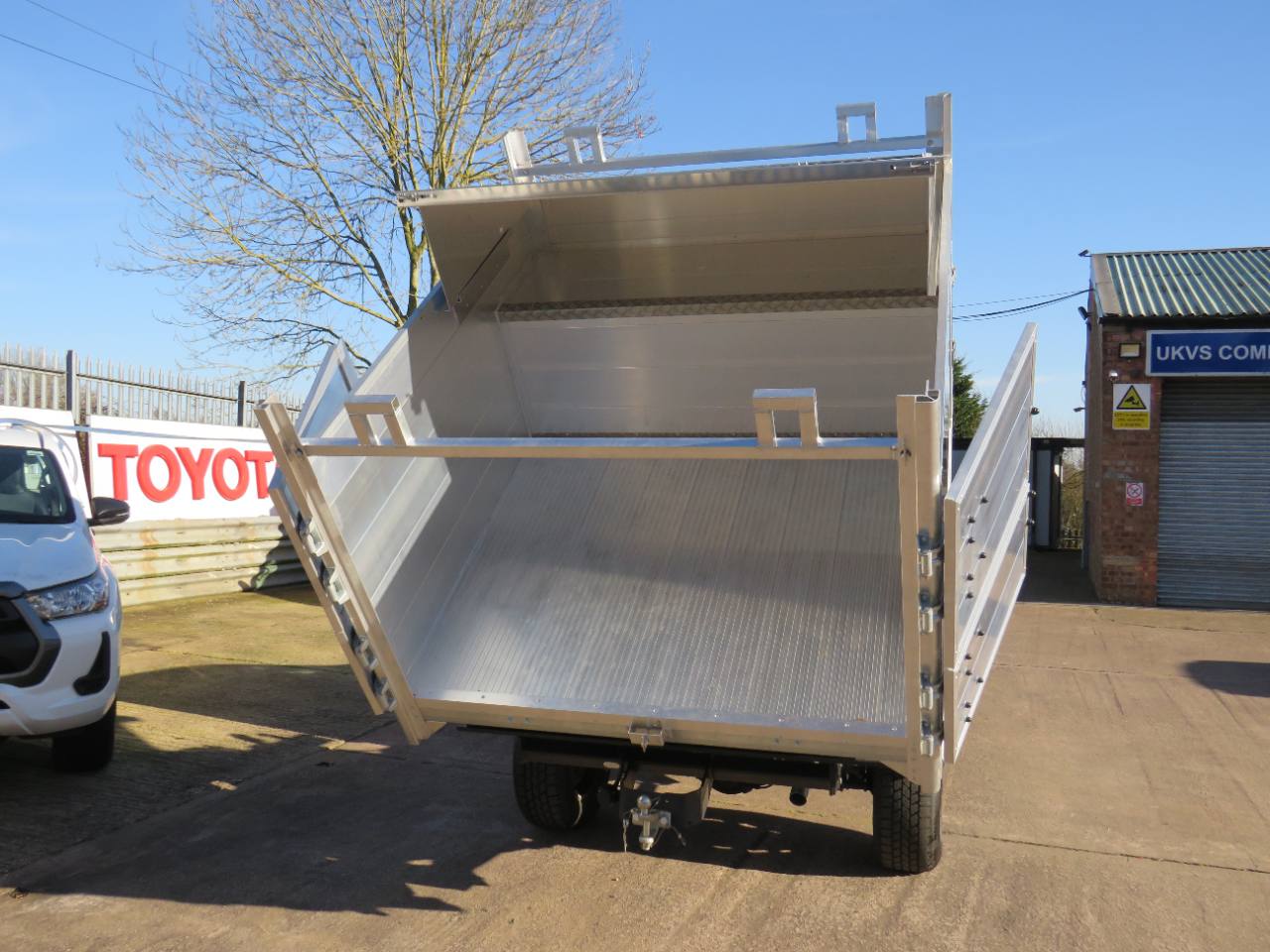 2024 Toyota Hi Lux 2.4 Extra Cab Arborist Tipper Built in Tool Box photo 24
