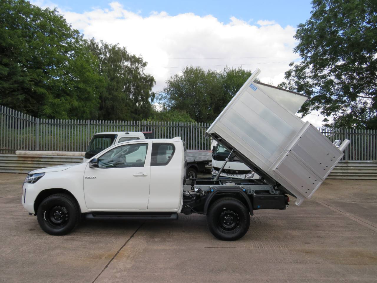 2025 Toyota Hilux Extra Cab 2.8 Arb Arborist Tipper Tree Surgeon photo 18