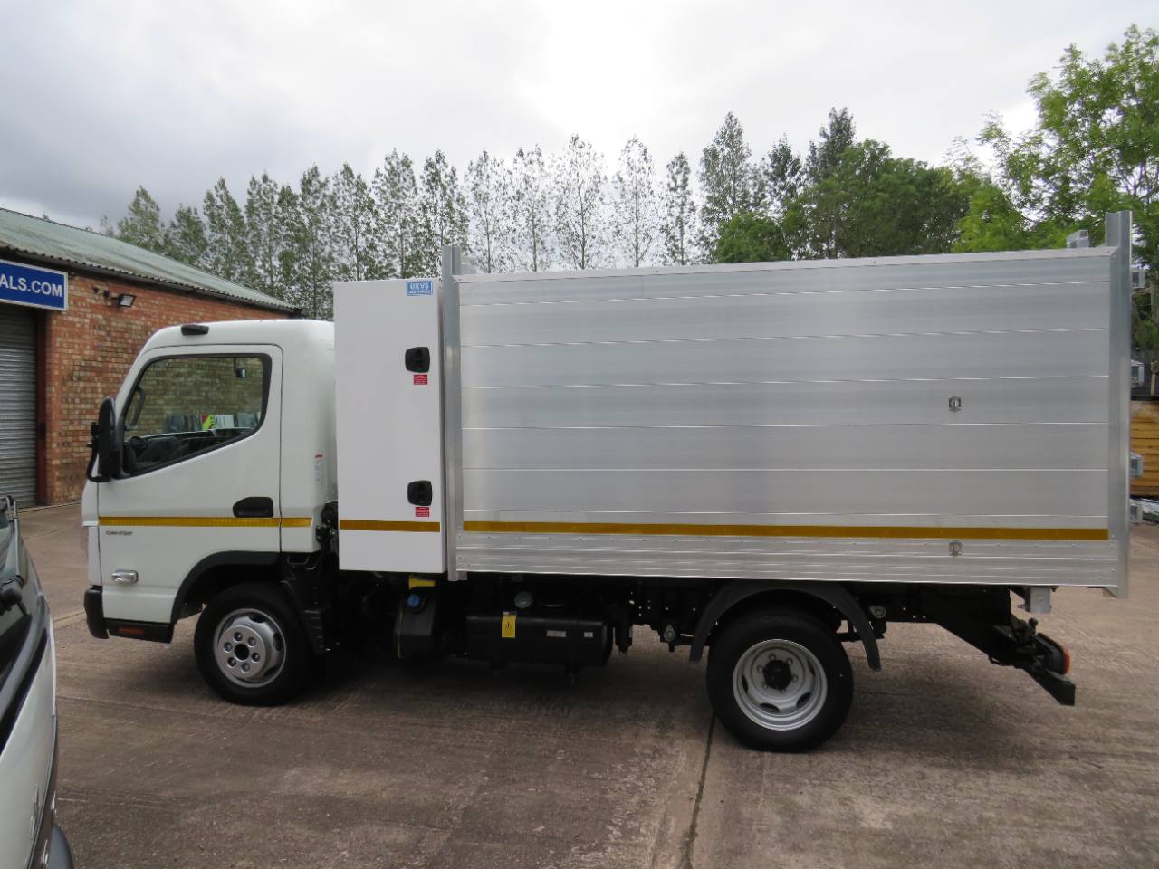 2026 Fuso Canter Arborist Tipper photo 13