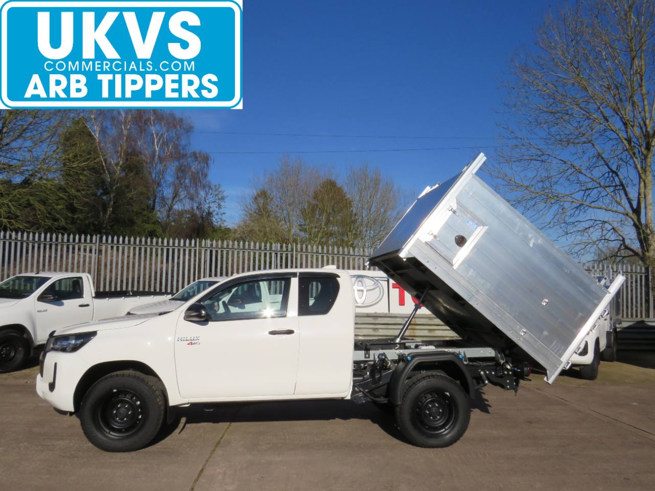 2024 Toyota Hi Lux 2.4 Extra Cab Arborist Tipper Built in Tool Box photo 4