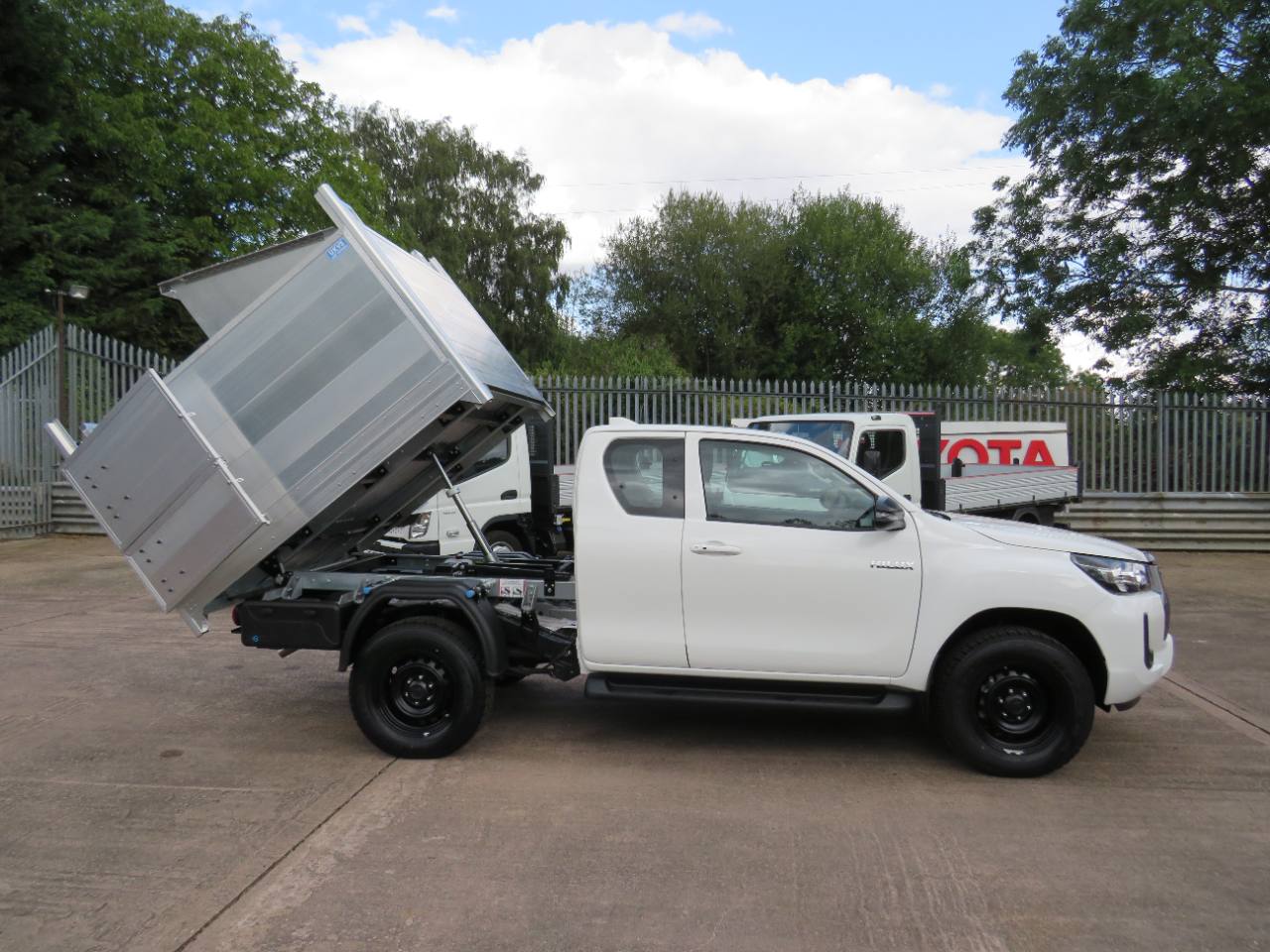 2025 Toyota Hilux Extra Cab 2.8 Arb Arborist Tipper Tree Surgeon photo 12