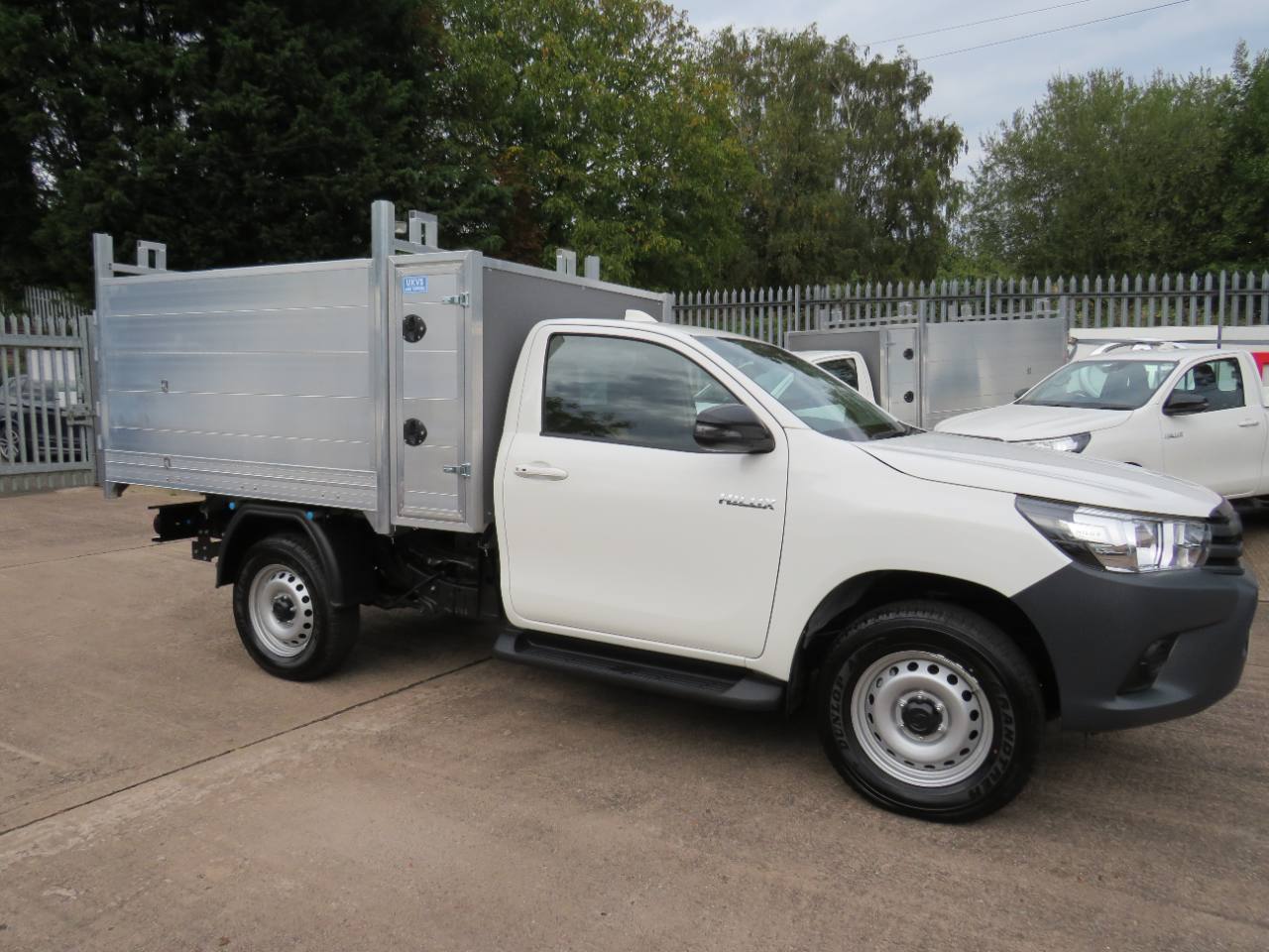 2024 Toyota Hi-Lux Single Cab 2.4 Arborist Tipper Fixed Tool Pod photo 4