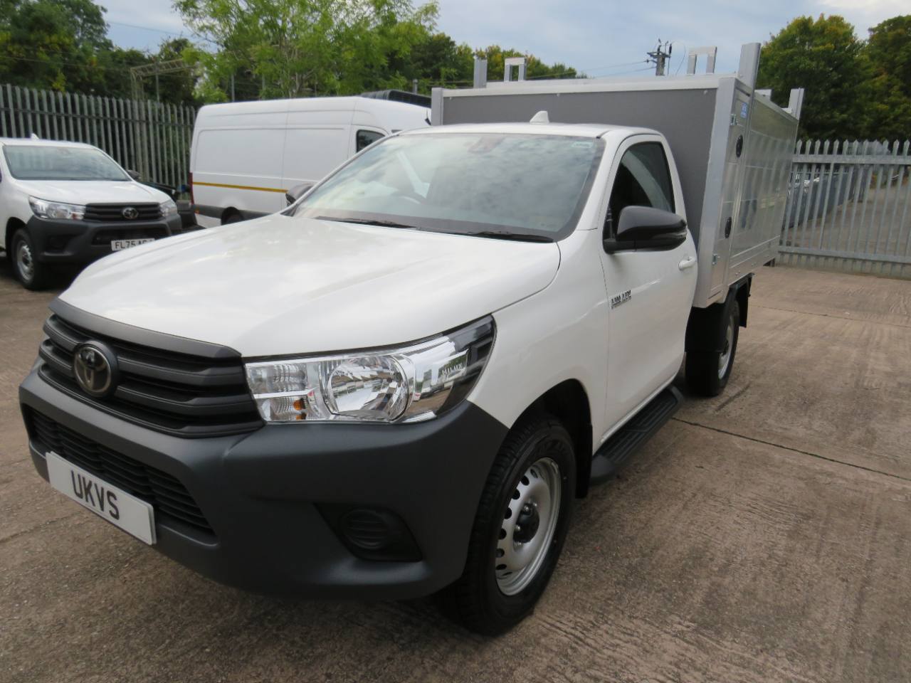2024 Toyota Hi-Lux Single Cab 2.4 Arborist Tipper Fixed Tool Pod photo 3