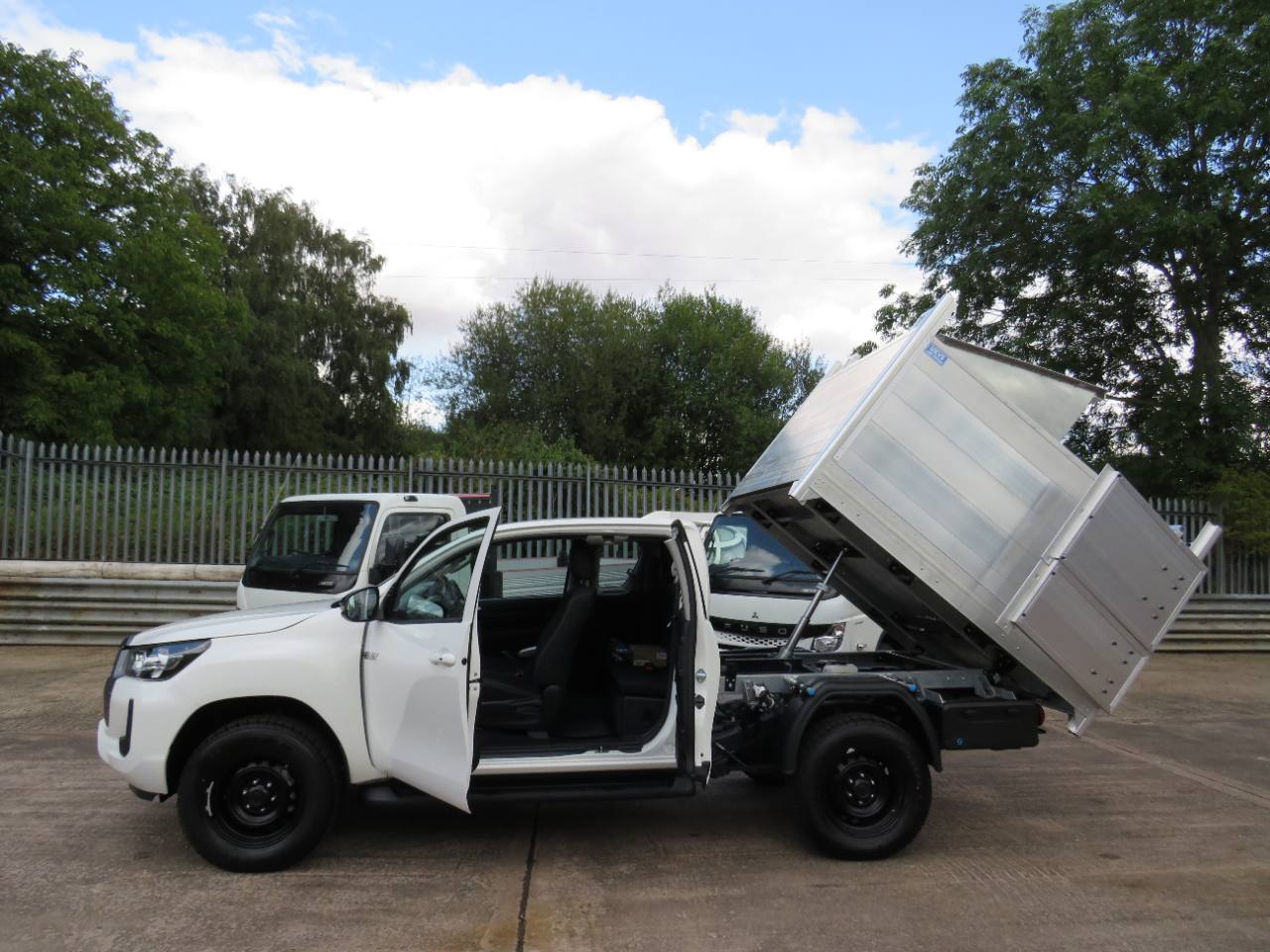 2025 Toyota Hilux Extra Cab 2.8 Arb Arborist Tipper Tree Surgeon photo 24