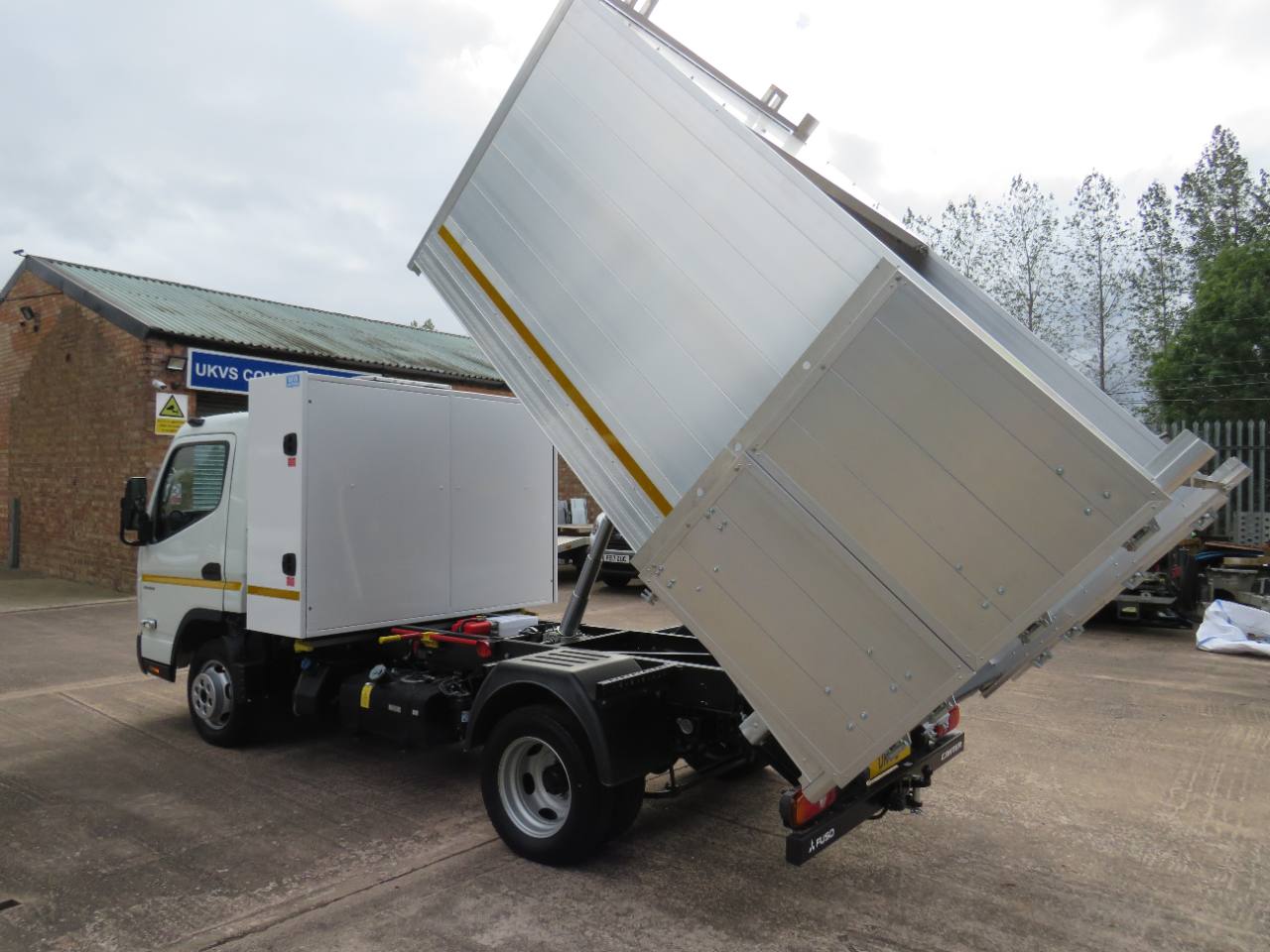 2026 Fuso Canter Arborist Tipper photo 23