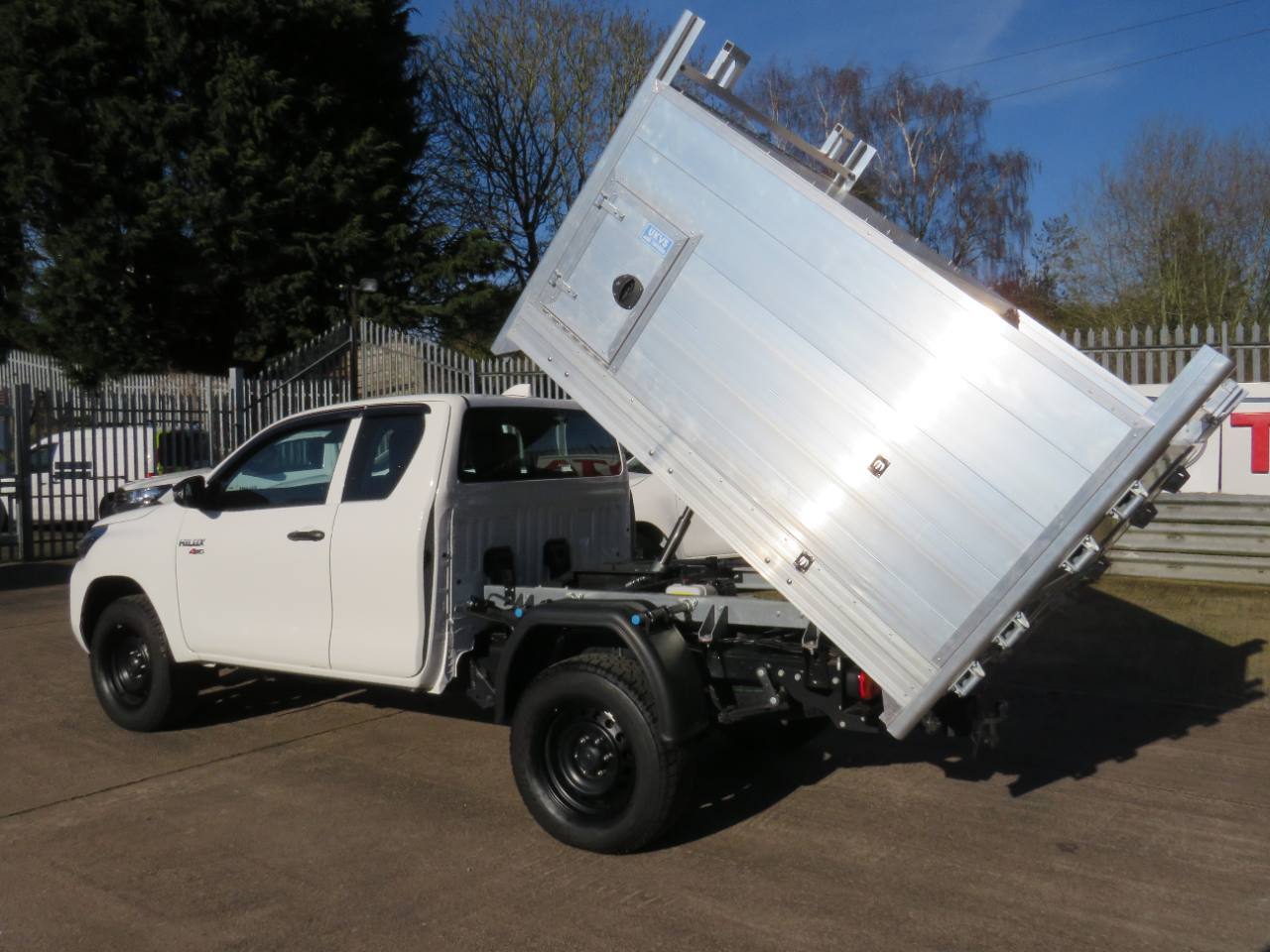 2024 Toyota Hi Lux 2.4 Extra Cab Arborist Tipper Built in Tool Box photo 7