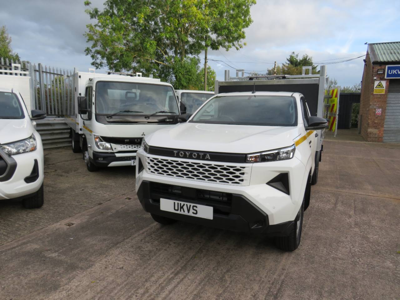 2026 Toyota HiLux Single Cab 2.8 Arb Arborist Tipper photo 3