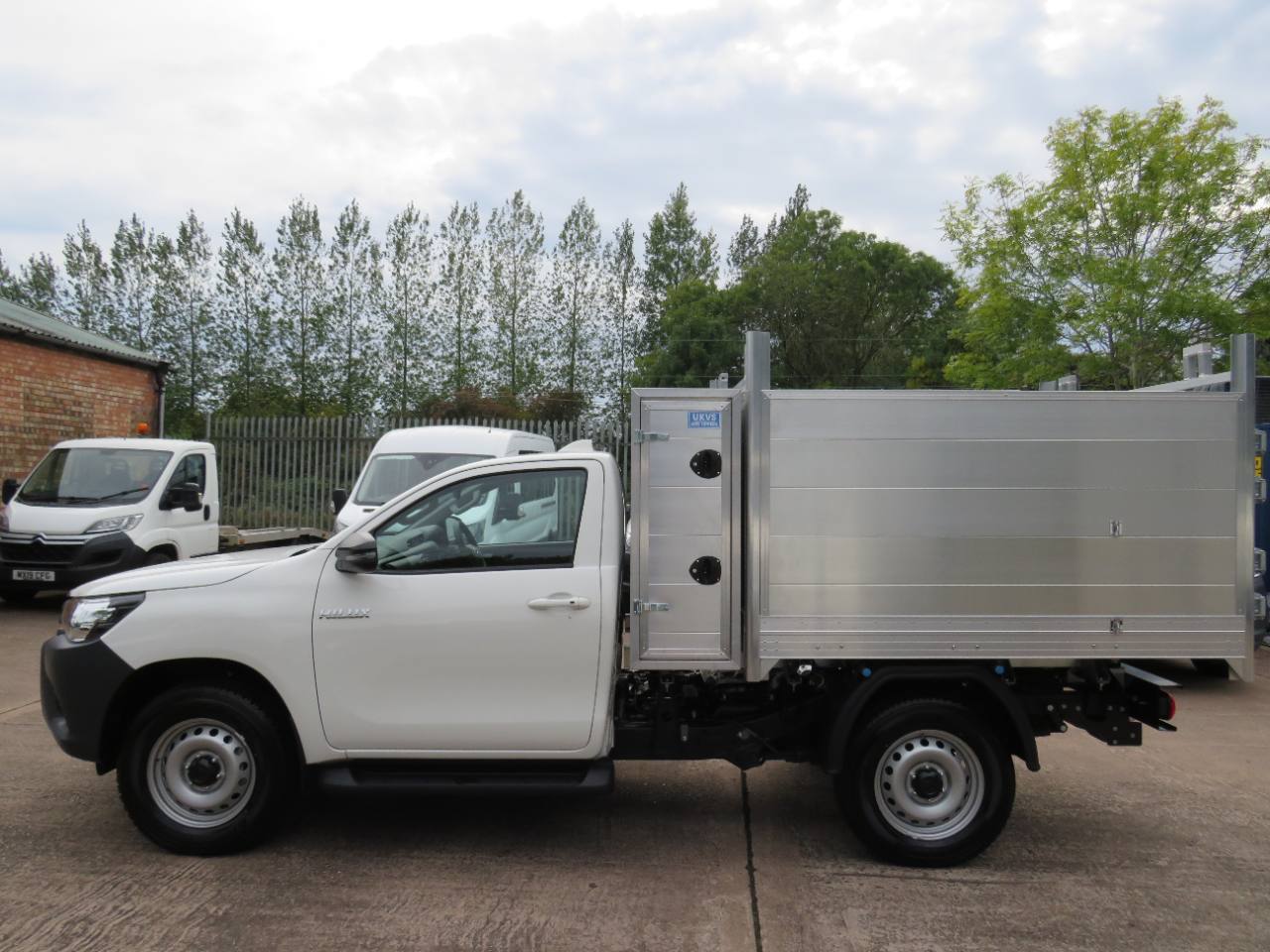 2024 Toyota Hi-Lux Single Cab 2.4 Arborist Tipper Fixed Tool Pod photo 1