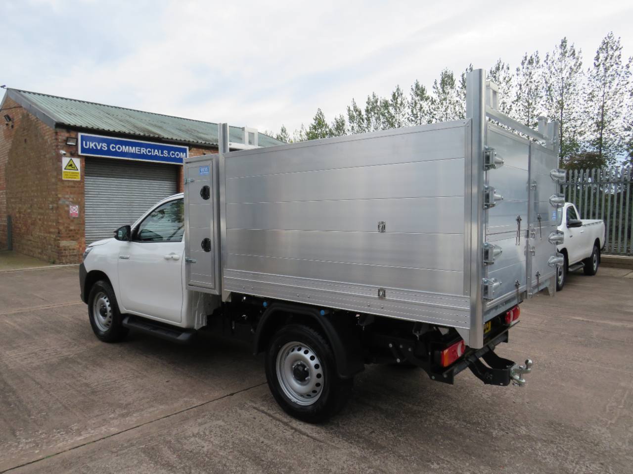 2024 Toyota Hi-Lux Single Cab 2.4 Arborist Tipper Fixed Tool Pod photo 17